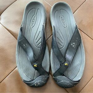 Keen Men’s Black and Gray Slide Sandals 12